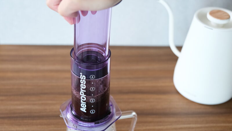 aero-press-3_4